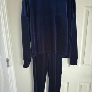 Jenni intimates women’s velour sweatshirt and jogger pants set